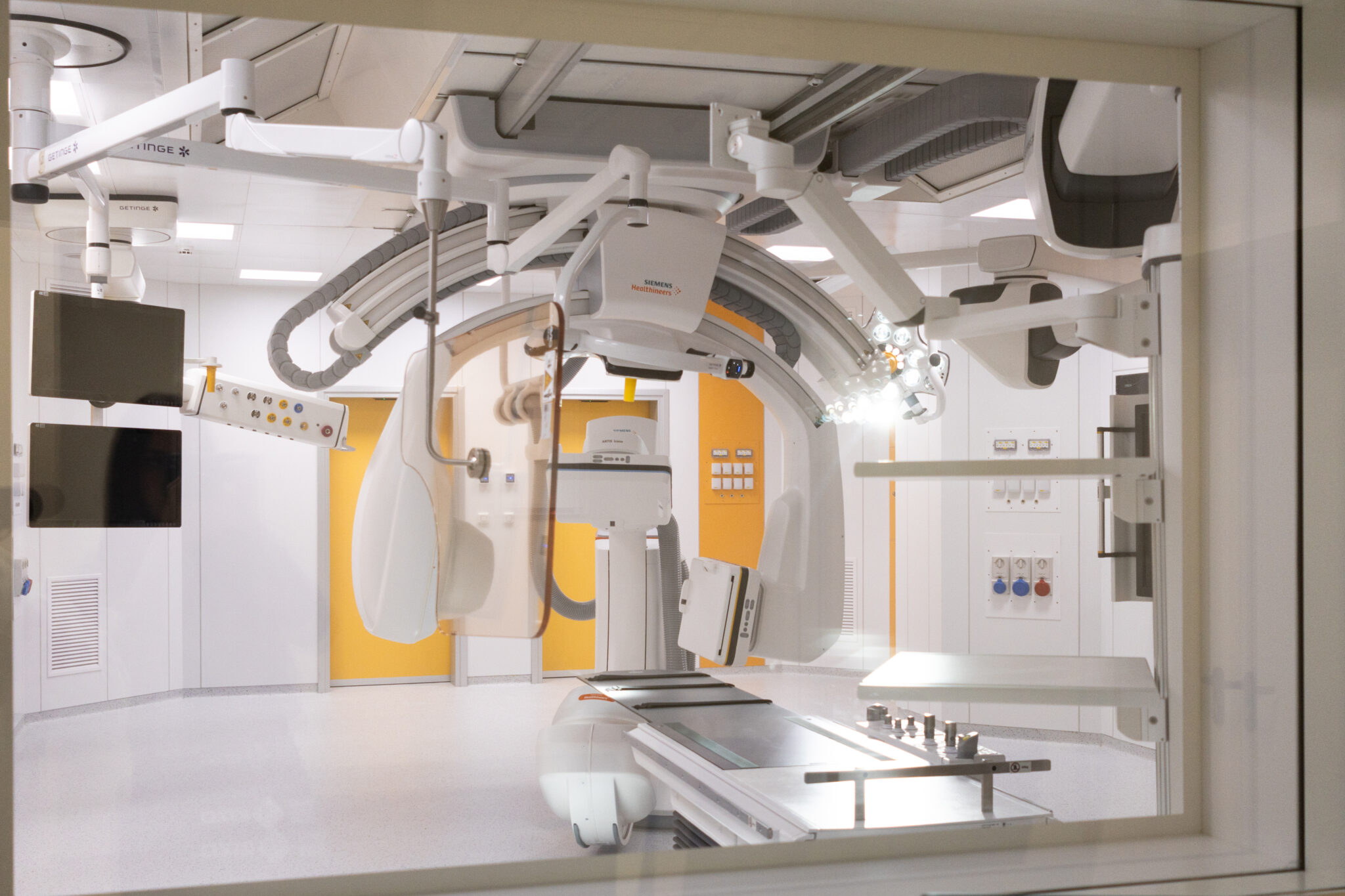 Sala operatoria della Nuova Pediatria di Padova, con i macchinari e i relativi supporti